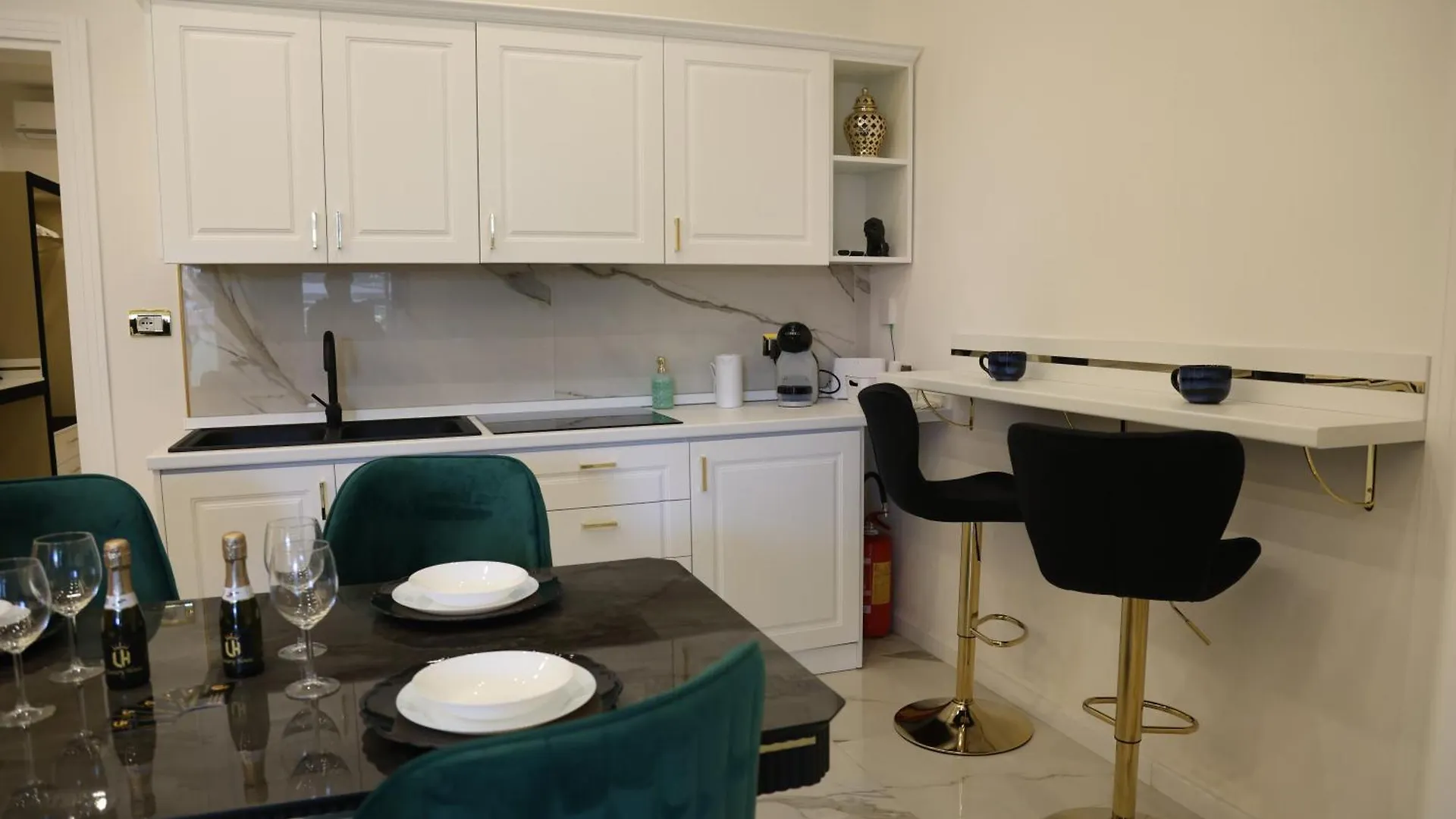 Luxury House Tina Apartment Naples Italy