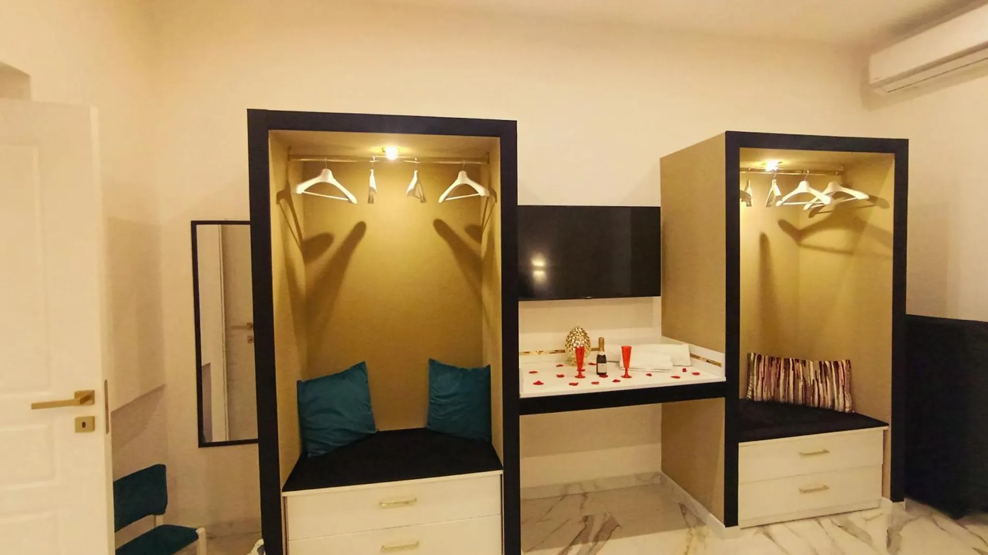 Luxury House Tina Apartment Naples Italy