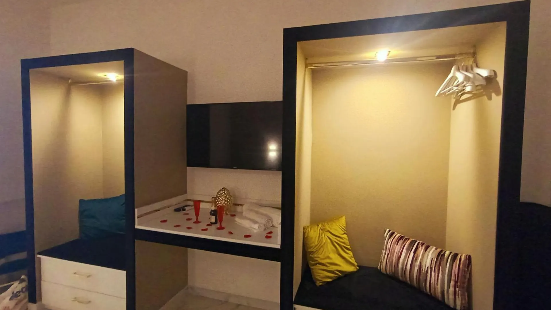 Luxury House Tina Apartment Naples 0*,  Italy