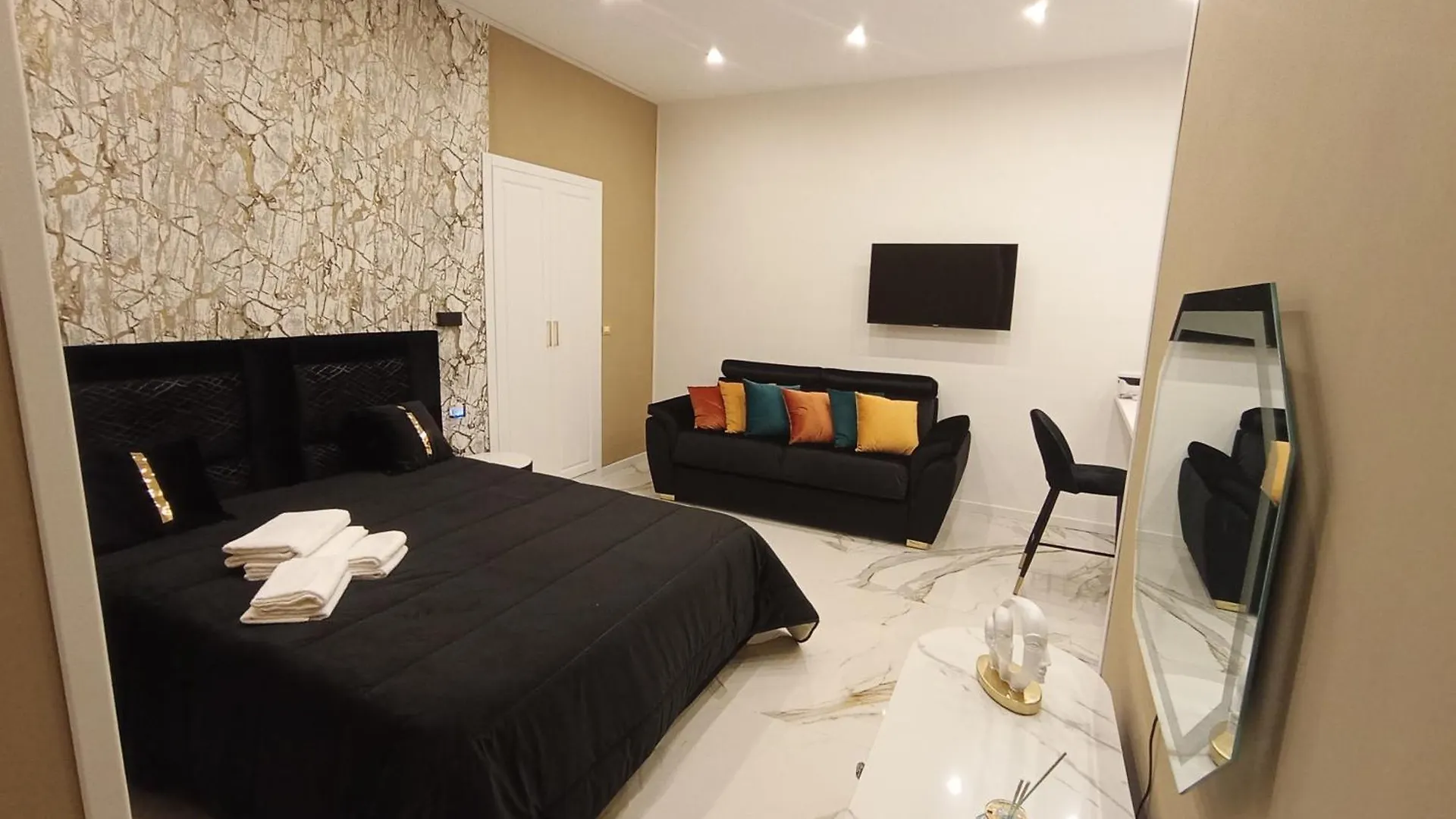 Luxury House Tina Daire Napoli 0*,
