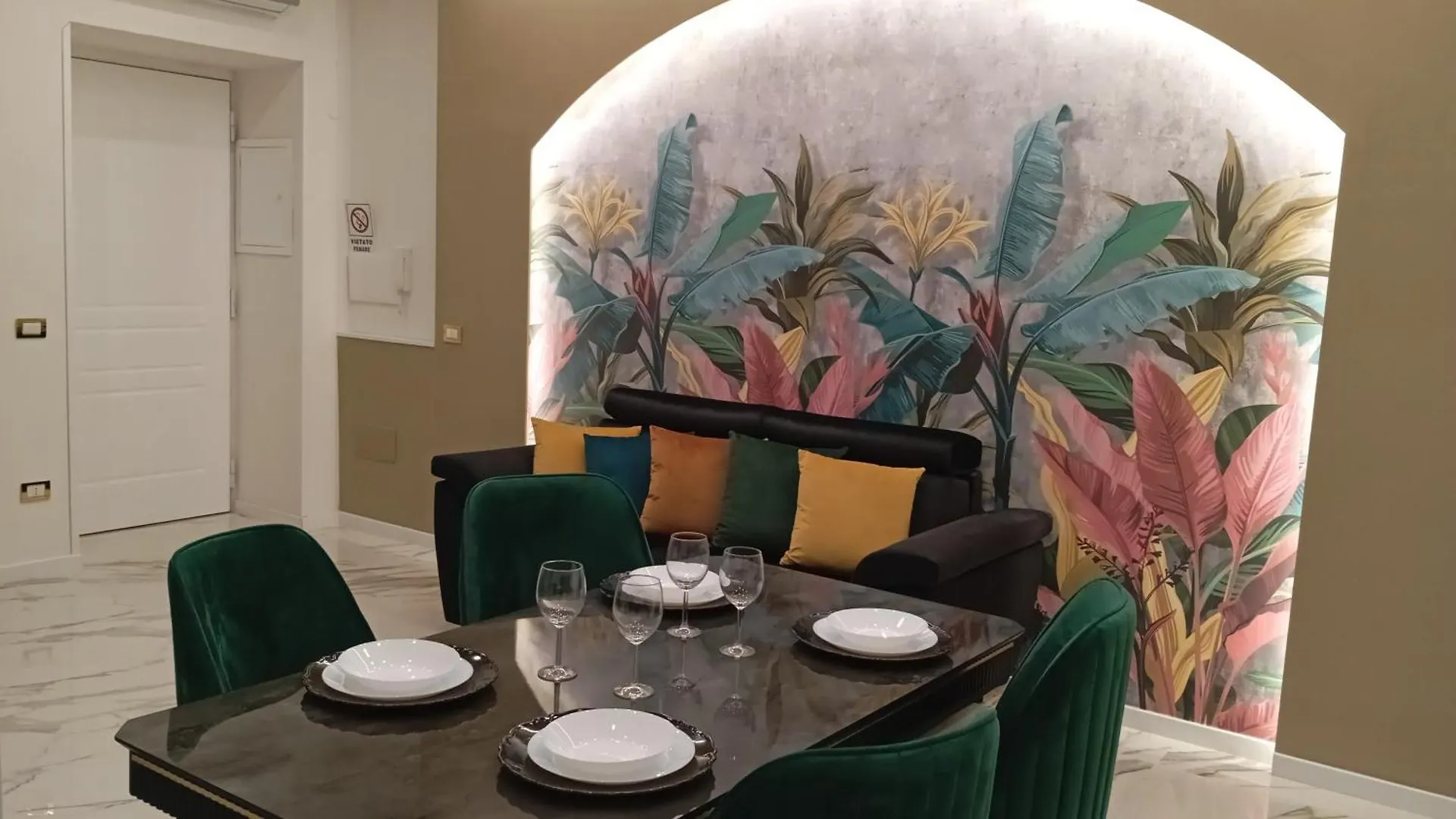 Luxury House Tina Daire Napoli 0*,