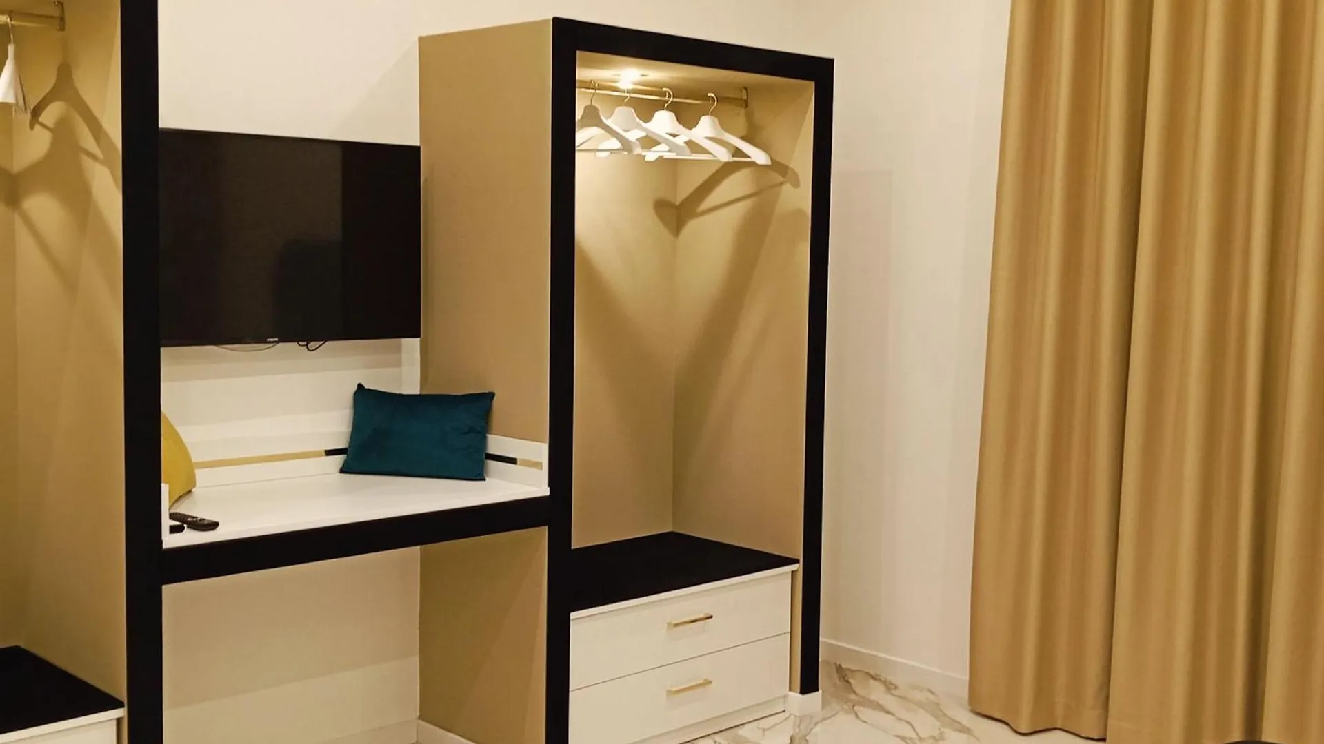 Luxury House Tina Daire Napoli 0*,  İtalya
